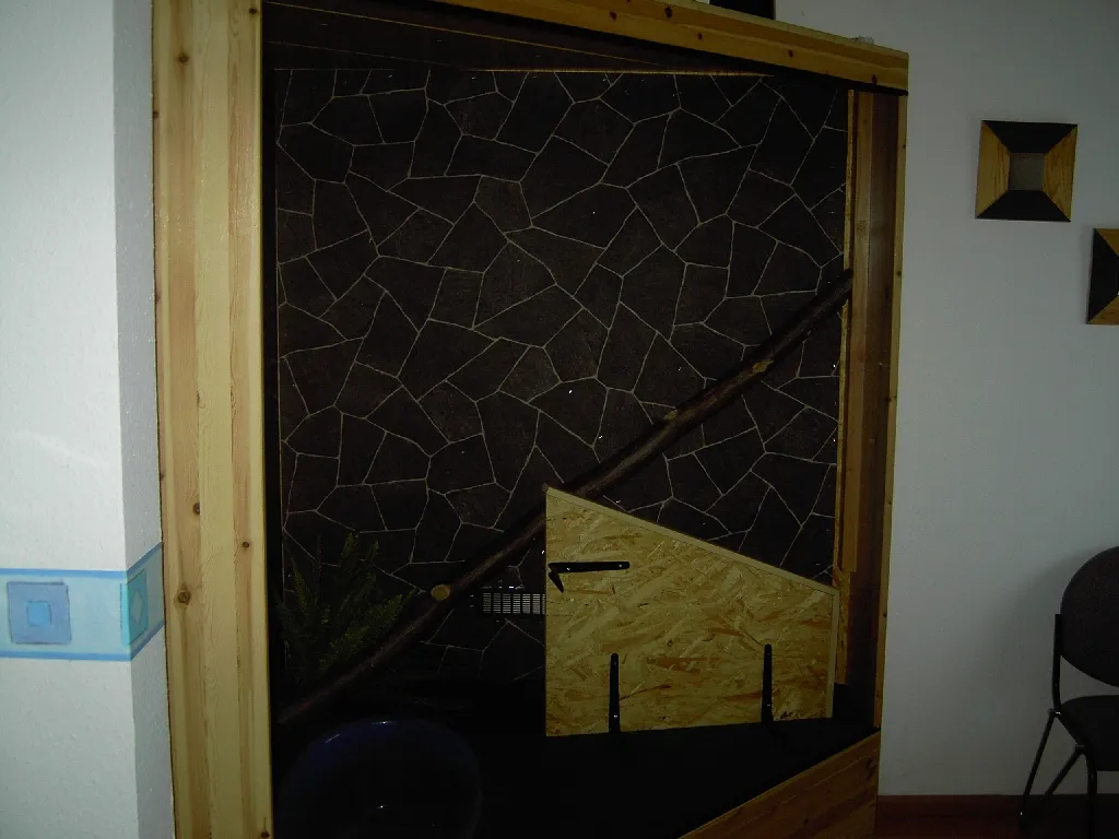 verkaufe grosses eckterrarium